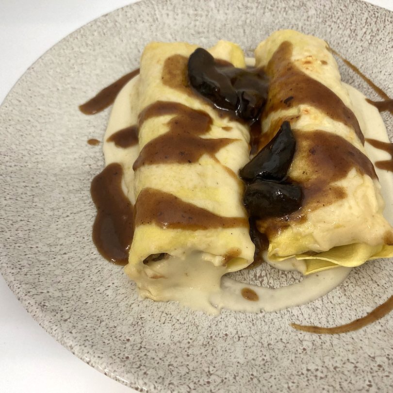 Restaurant El Pont 9 de Camprodon - Canelons de carn de rostit amb prunes i la seva crema