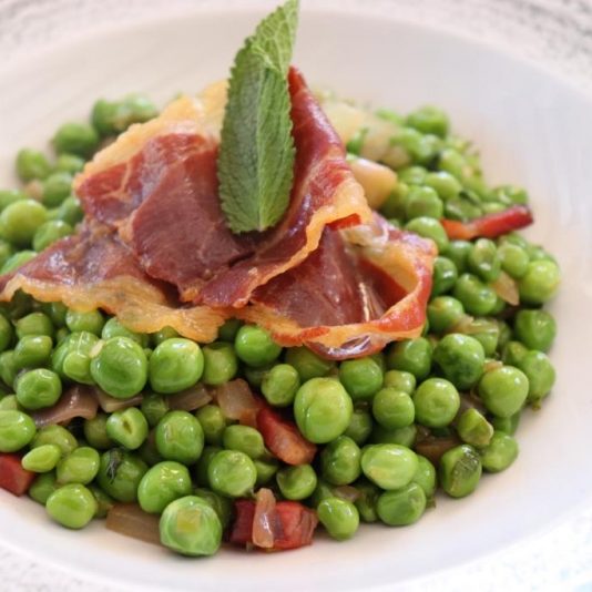 Restaurant El Pont 9 de Camprodon - Pèsols a la catalana amb pernil ibèric