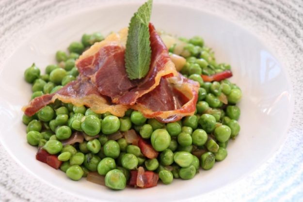 Restaurant El Pont 9 de Camprodon - Pèsols a la catalana amb pernil ibèric